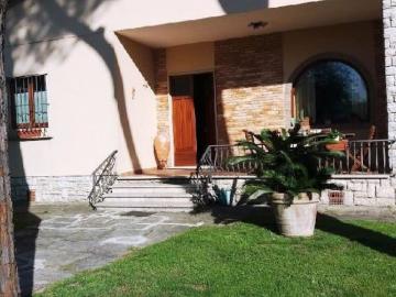 Casa Indipendente in affitto a Massa, giardino, posto auto, luminoso TrovaCasa