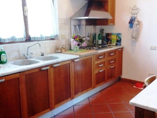 Casa Indipendente in affitto a Massa, giardino, posto auto, luminoso TrovaCasa