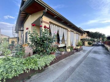 Casa indipendente in affitto a Massa MS