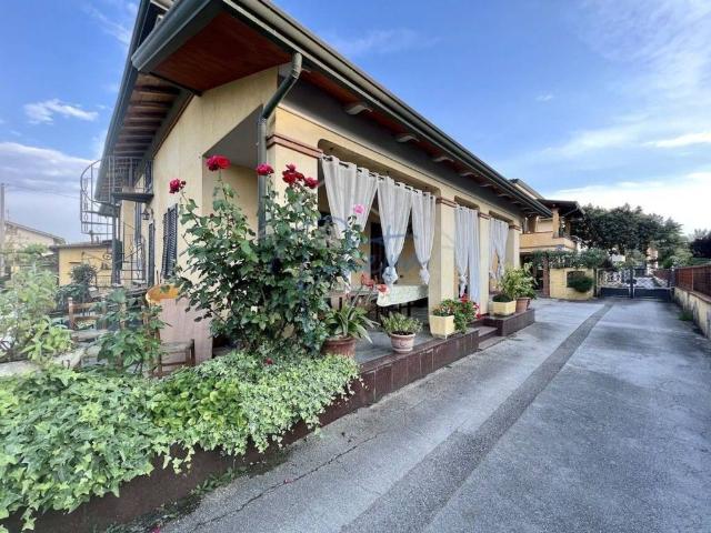 Casa indipendente in affitto a Massa MS
