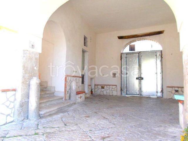 Casa Indipendente in affitto a Santa Maria a Vico, non arredato/vuoto, posto auto, caminetto TrovaCasa