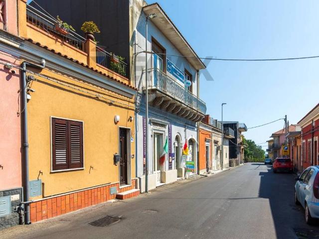 Casa indipendente in affitto a Santa Venerina CT