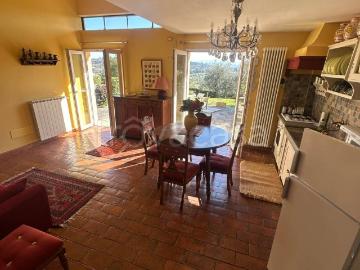 Casa Indipendente in affitto a Scandicci via di Scandicci Alto, arredato, giardino privato, posto auto TrovaCasa