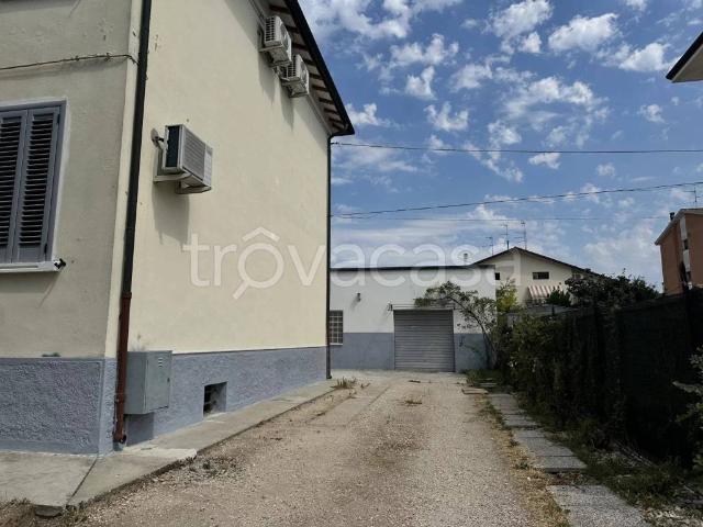 Casa Indipendente in affitto a Poggio Rusco, non arredato/vuoto, giardino, box TrovaCasa