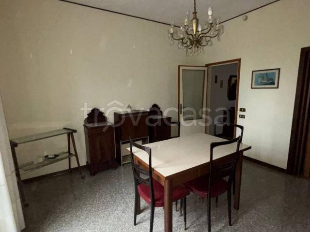 Casa Indipendente in affitto a Padova via Muzio Attendolo Sforza, arredato, giardino privato, cantina TrovaCasa