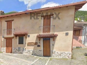 Casa indipendente in affitto a Pizzoli AQ