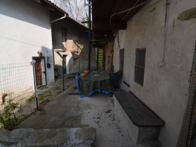 Casa indipendente in affitto a Rocca Canavese TO