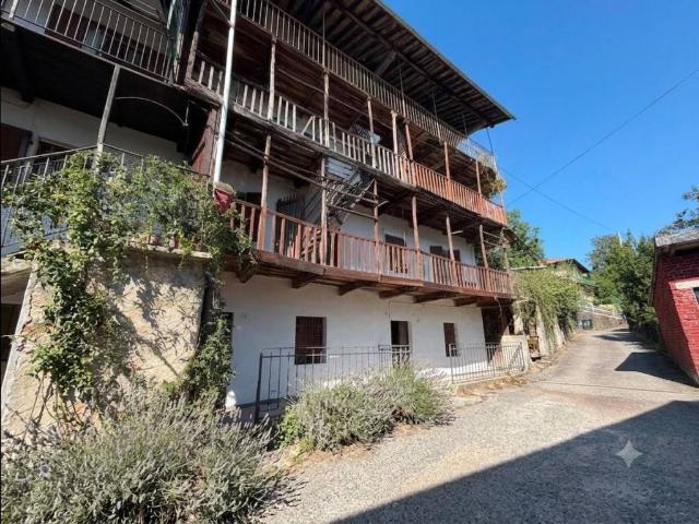 Casa indipendente in affitto a Rocca Canavese TO