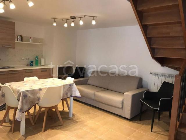 Casa Indipendente in affitto a Rocca di Cambio via della Canala, arredato, caminetto, centrale TrovaCasa