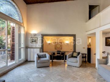 Casa Indipendente in affitto a Roma via dei Riari, arredato, giardino privato, riscaldamento autonomo TrovaCasa