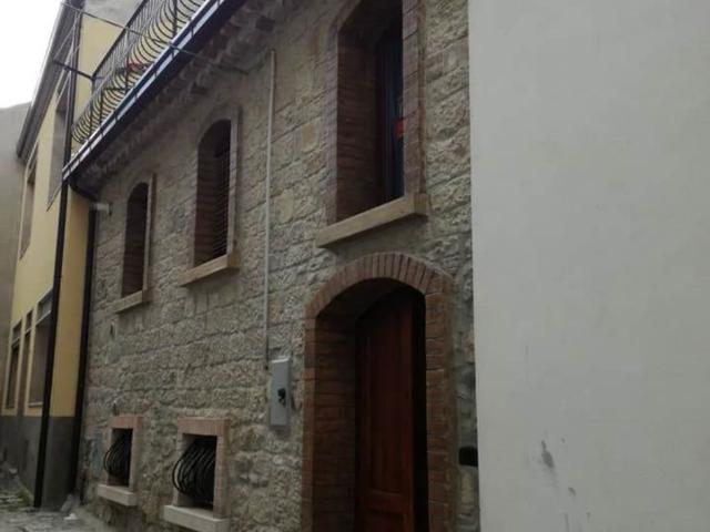 Casa Indipendente in affitto a Riccia via Cirillo 9, terrazzo, caminetto TrovaCasa