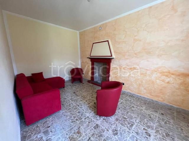 Casa Indipendente in affitto a Tornata via Guglielmo Marconi, giardino privato, parzialmente arredato, cantina TrovaCasa