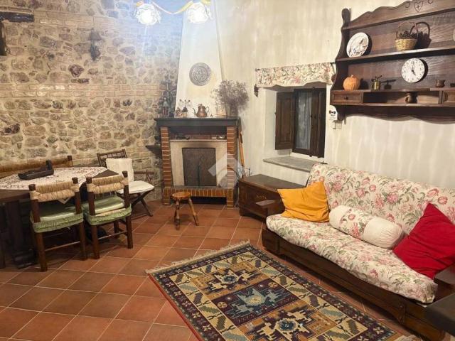 Casa indipendente in affitto a Tagliacozzo AQ
