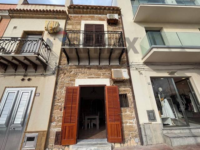 Casa indipendente in affitto a Terrasini PA