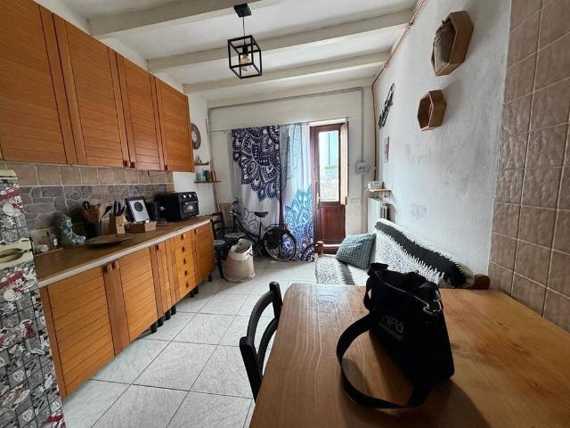 Casa indipendente in affitto a Travedona Monate VA