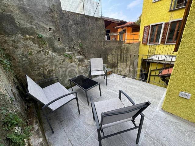 Casa Indipendente in affitto a Verbania via Intra Premeno, arredato, giardino privato, terrazzo TrovaCasa