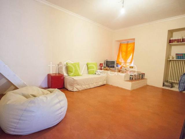 Casa Indipendente in affitto a Viverone via Umberto I, 66, non arredato/vuoto, giardino privato, terrazzo TrovaCasa