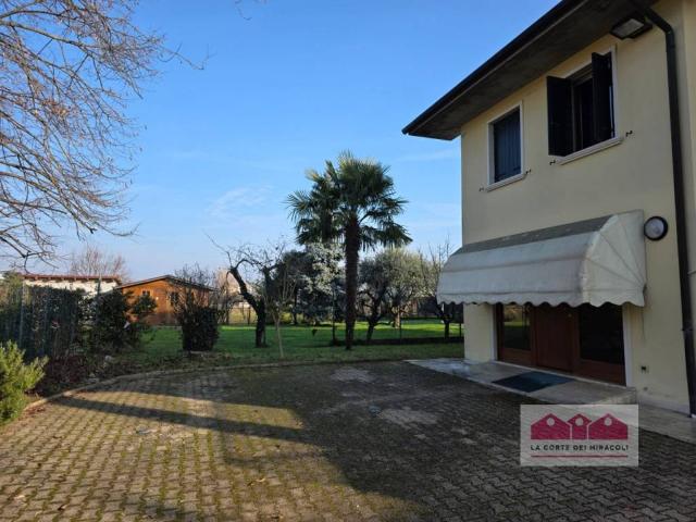 Casa indipendente in affitto a Vicenza VI