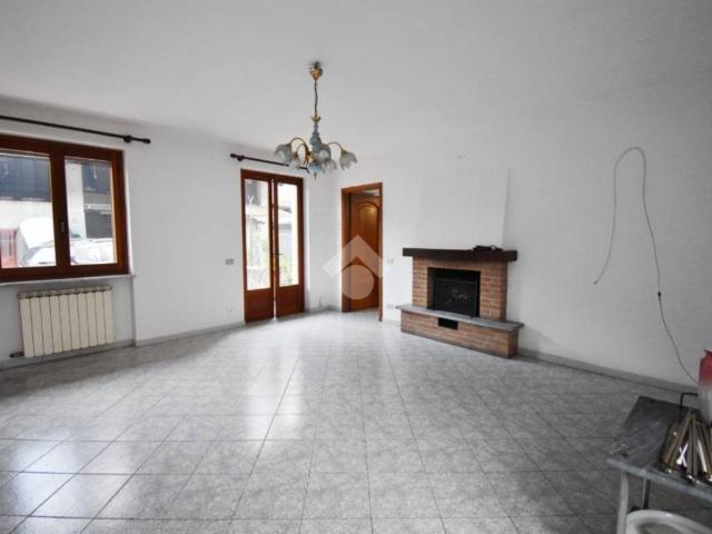 Casa Indipendente in affitto ad Azeglio via rolla, 3, non arredato/vuoto, caminetto, balcone TrovaCasa