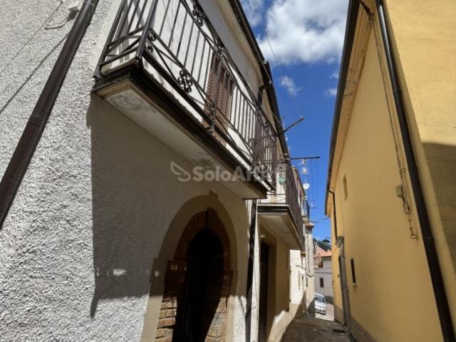 Casa Indipendente in affitto ad Abriola, arredato, centrale, cantina TrovaCasa