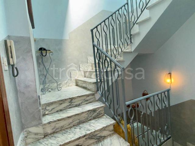 Casa Indipendente in affitto ad Adrano via Vittorio Veneto, arredato, terrazzo, balcone TrovaCasa