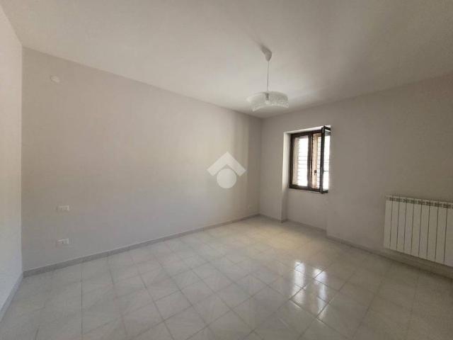 Casa Indipendente in affitto ad Airola piazza caduti di nassiriya, 10, non arredato/vuoto, giardino privato, box TrovaCasa