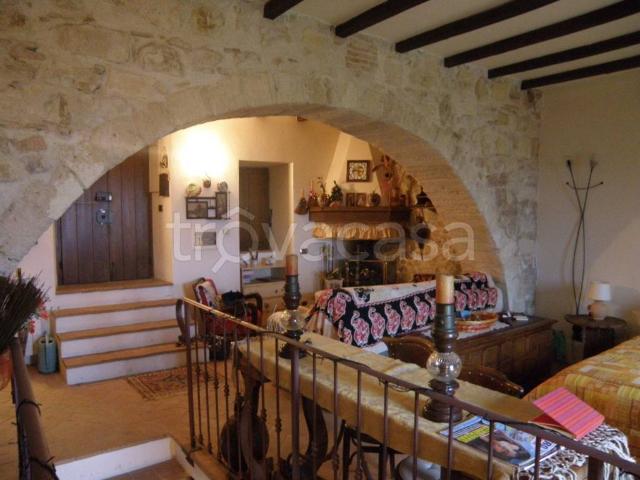 Casa Indipendente in affitto ad Amelia, arredato, terrazzo, caminetto TrovaCasa
