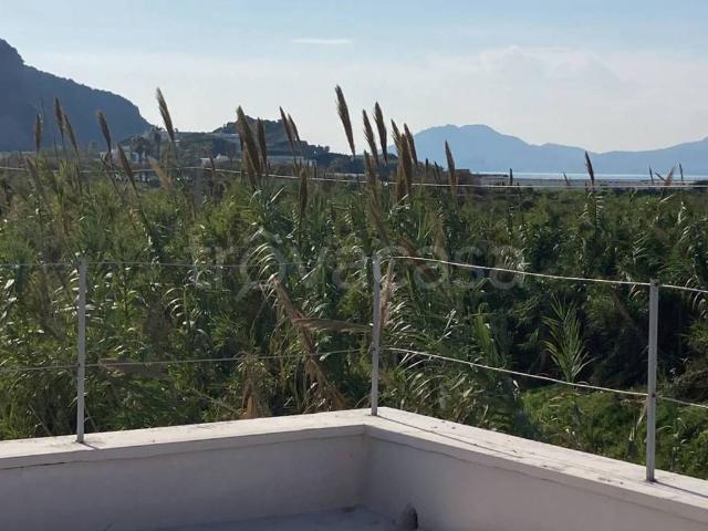 Casa Indipendente in in affitto da privato a Bacoli via Lido Miliscola, arredato, giardino privato, posto auto TrovaCasa