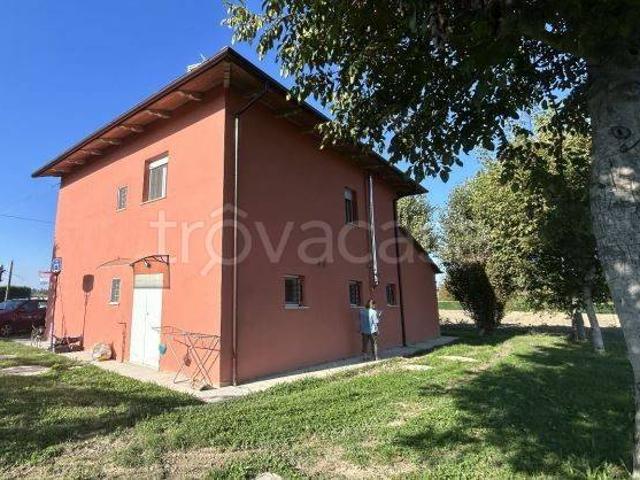 Casa Indipendente in in affitto da privato a Cento via Lunga, 38, non arredato/vuoto, giardino, da privato TrovaCasa