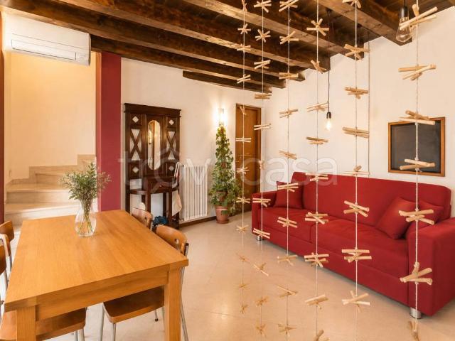 Casa Indipendente in in affitto da privato a Cividale del Friuli piazza San Giovanni, 6, arredato, da privato, centrale TrovaCasa