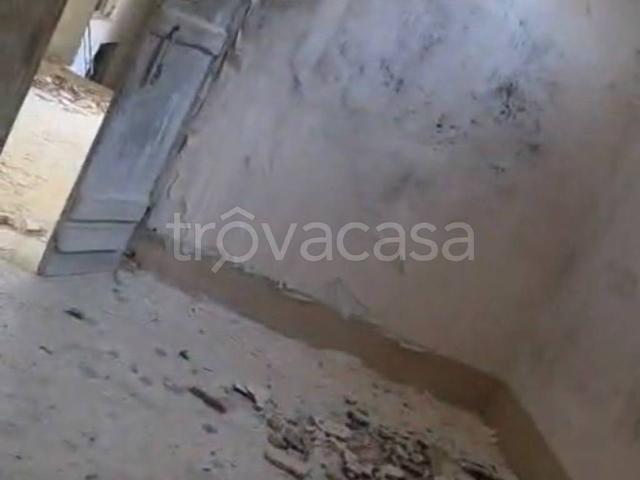 Casa Indipendente in in affitto da privato a Corigliano d'Otranto via Dante Alighieri, 12, da privato, da ristrutturare, centrale TrovaCasa