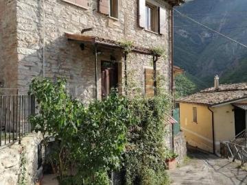 Casa Indipendente in in affitto da privato a Fiastra frazione Oppio, da privato, doppi servizi TrovaCasa