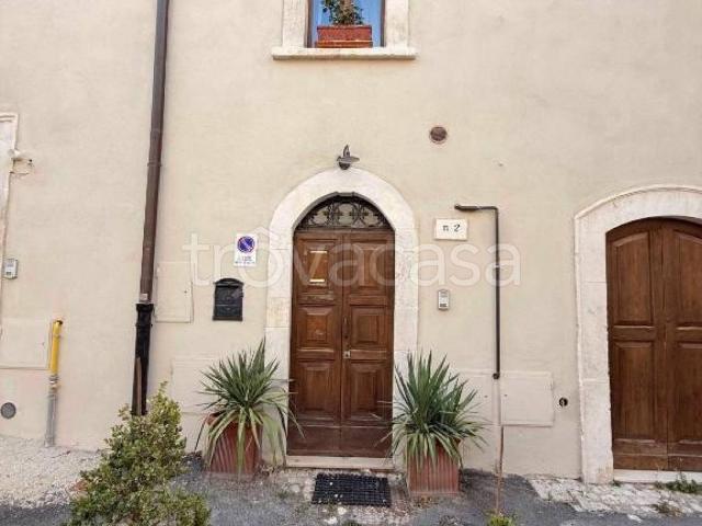 Casa Indipendente in in affitto da privato a L'Aquila piazzetta Alferi, 2, arredato, da privato, caminetto TrovaCasa