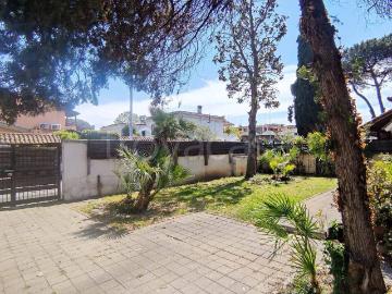 Villa Indipendente in affitto a Pomezia - Giardino
