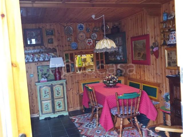 Casa Indipendente in in affitto da privato a Rocca di Cambio via Gran Sasso, 7, arredato, giardino, posto auto TrovaCasa