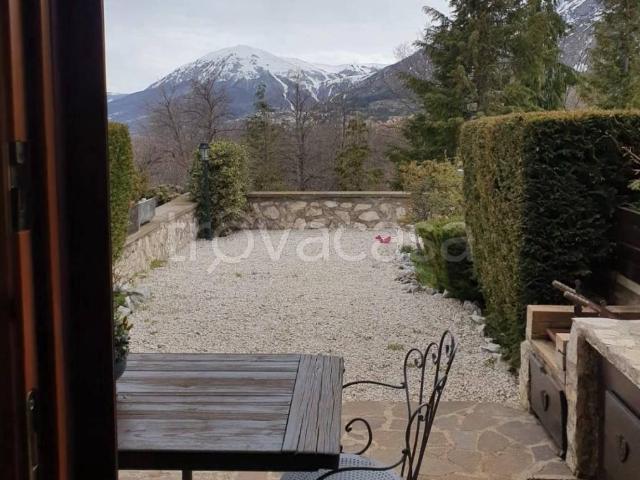 Casa Indipendente in in affitto da privato a Rocca di Cambio via Gran Sasso, 7, arredato, giardino, posto auto TrovaCasa