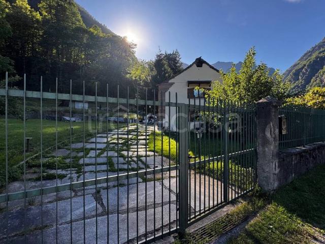 Casa Indipendente in in affitto da privato ad Antrona Schieranco via Balzardi, 1, giardino, posto auto, da privato TrovaCasa