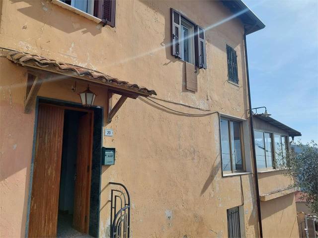 casa indipendente luminosa su due piani con vista 150m² Sanremo