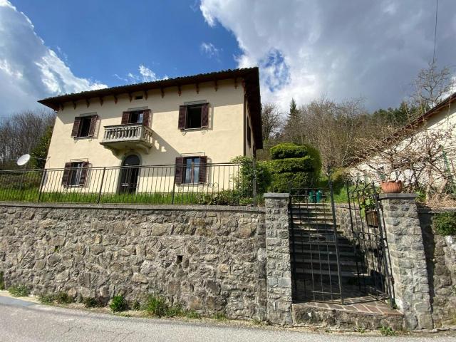 Casa indipendente 5 vani 280mq