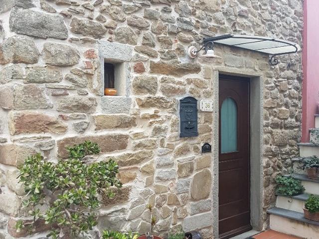 Casa indipendente ristrutturata a Montale