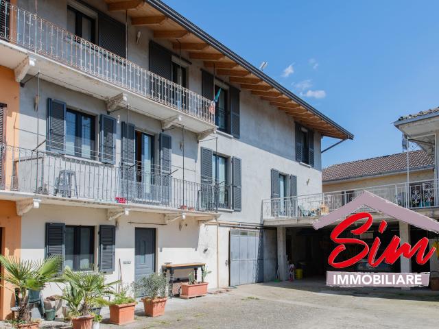 Casa indipendente ristrutturata in piazza regina margherita 11, Mandello Vitta