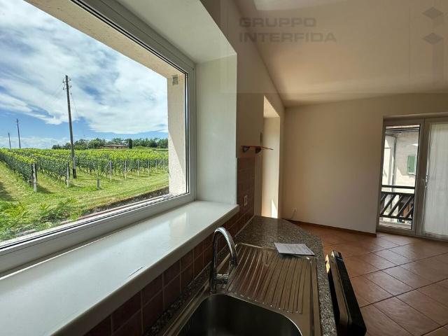 CASA INDIPENDENTE SU TRE LIVELLI