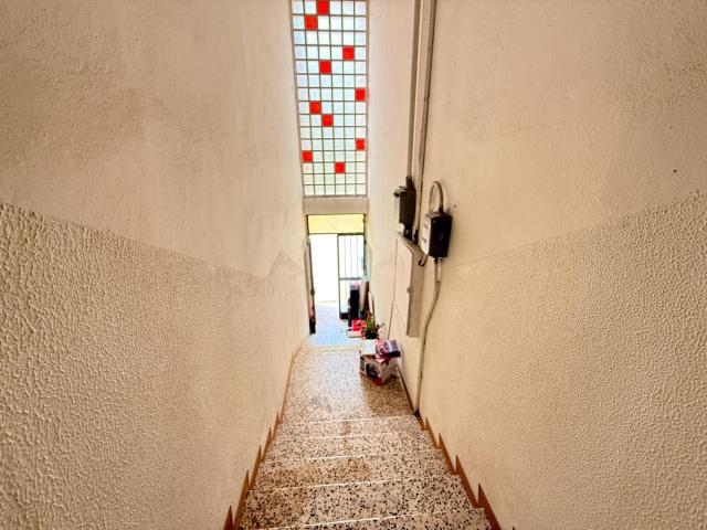Casa Indipendente suddivisa in 2 appartamenti ed 1 magazzino in vendita a Borgo Mantovano