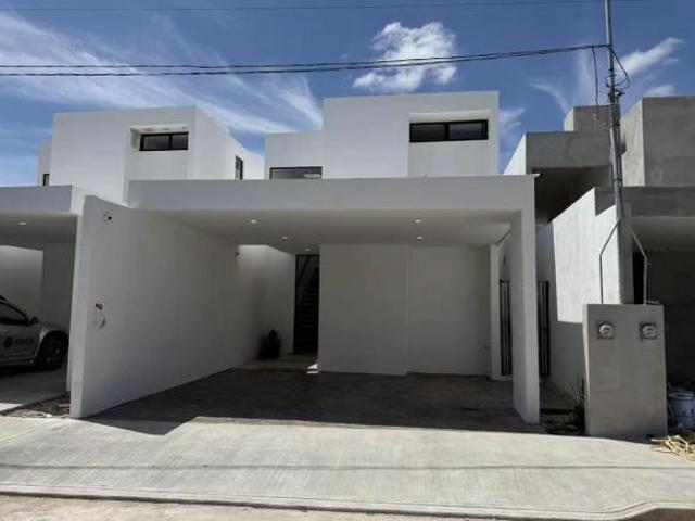 CASA INTELIGENTE CON EXCELENTE UBICACIÓN Y PANELES EN DZITYA, MERIDA