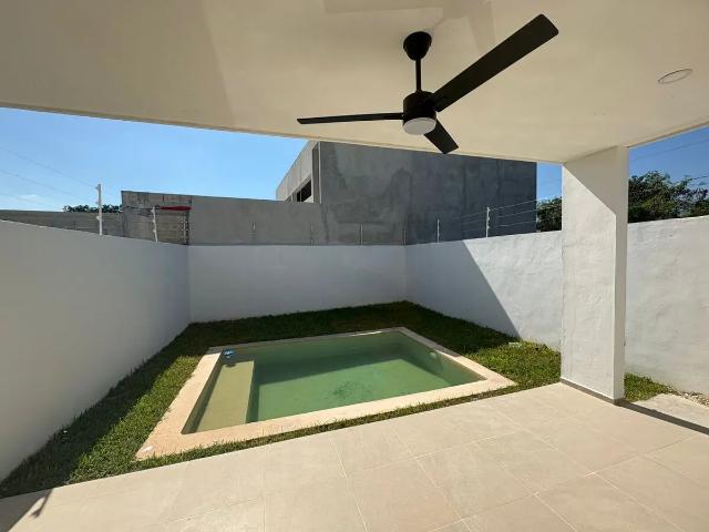 CASA INTELIGENTE CON EXCELENTE UBICACIÓN Y PANELES EN DZITYA, MERIDA