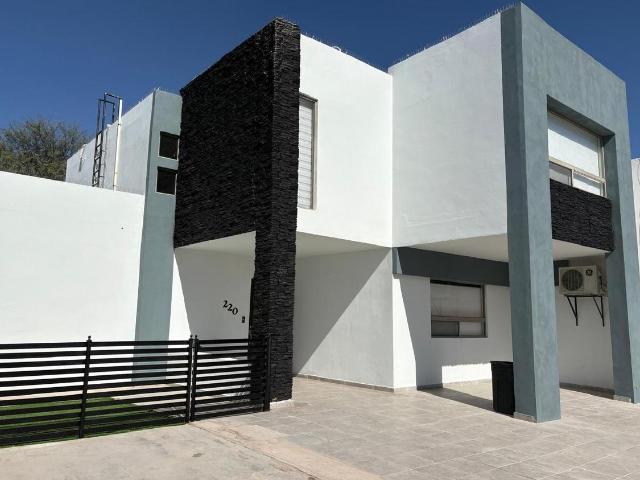 CASA INTELIGENTE CON OFICINA EN RENTA EN SENDEROS, TORREON COAH