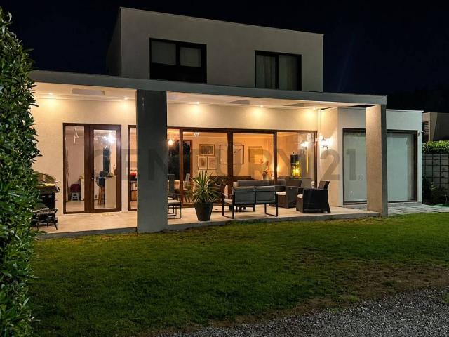 CASA INTELIGENTE EN ARRIENDO | ESTILO MEDITERRÁNEO EN SANTA ELENA, CHICUREO