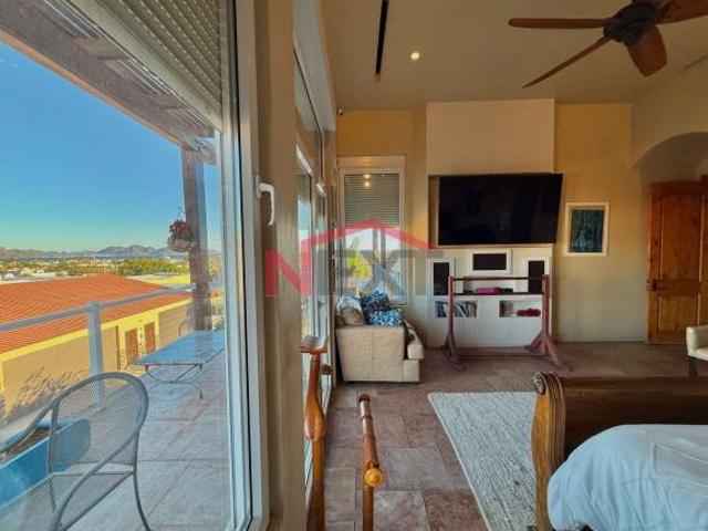 Casa Inteligente en Venta en Loma Bella San Carlos Amueblada, Equipada y con Sala de Cine