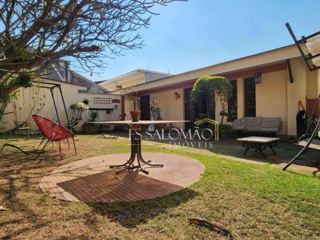 Casa Isolada com estilo Rustico e quintal gramado!