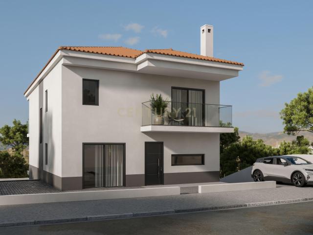 Casa Isolada em Setúbal com 4 Quartos e Vista Deslumbrante